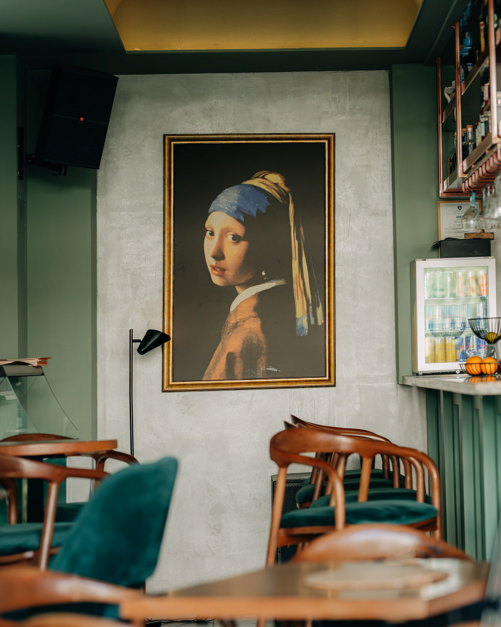 Charm Lounge