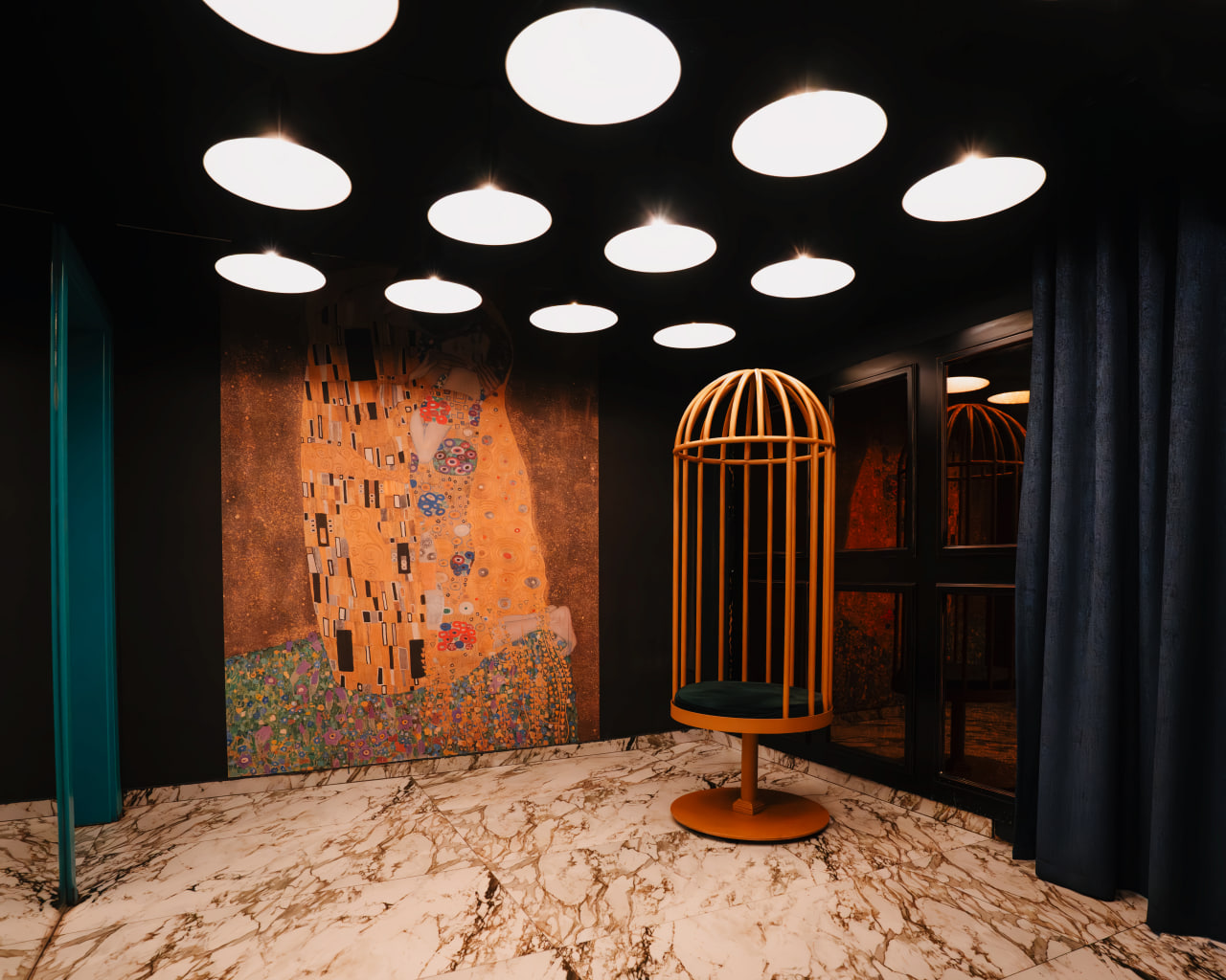Charm Lounge