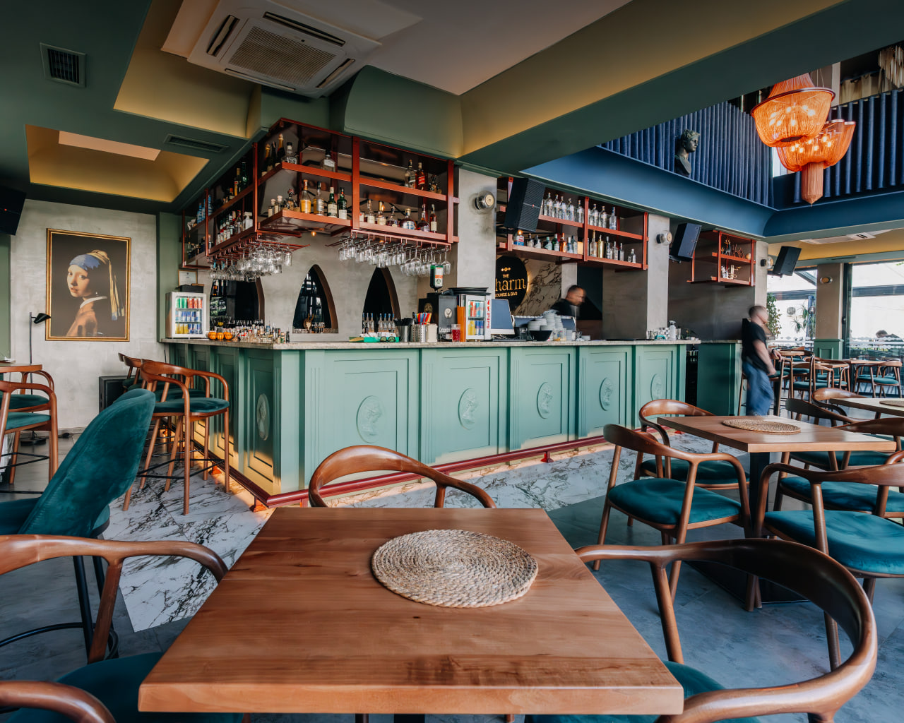 Charm Lounge